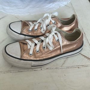 Converse metallic pink low top women’s size 5